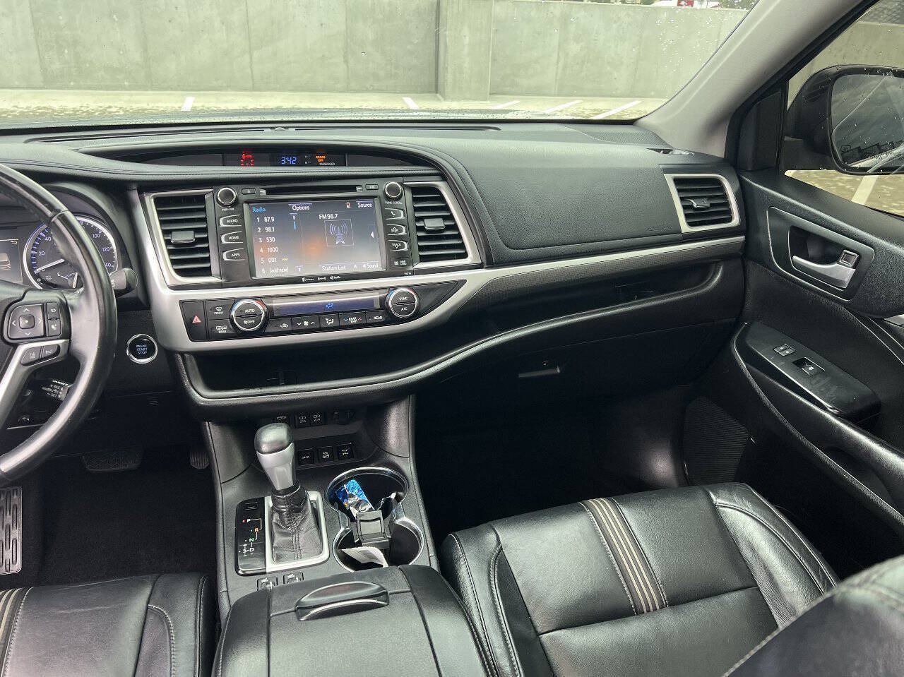 Used 2018 Toyota Highlander SE w/ Protection Package #3 AWD/4WD image 16