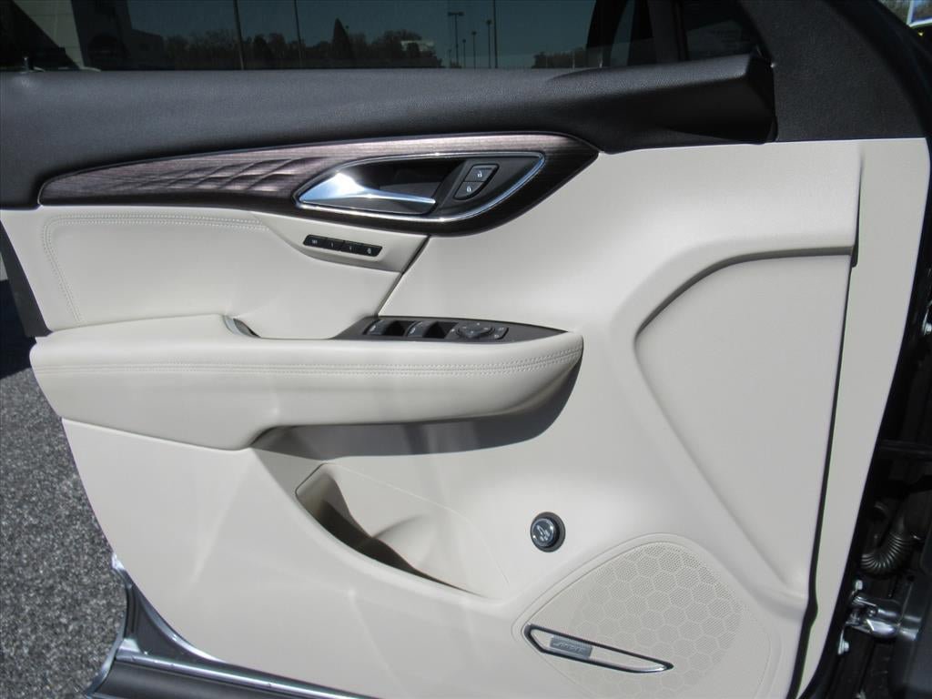 Used 2022 Buick Envision Avenir w/ Technology Package II FWD image 19