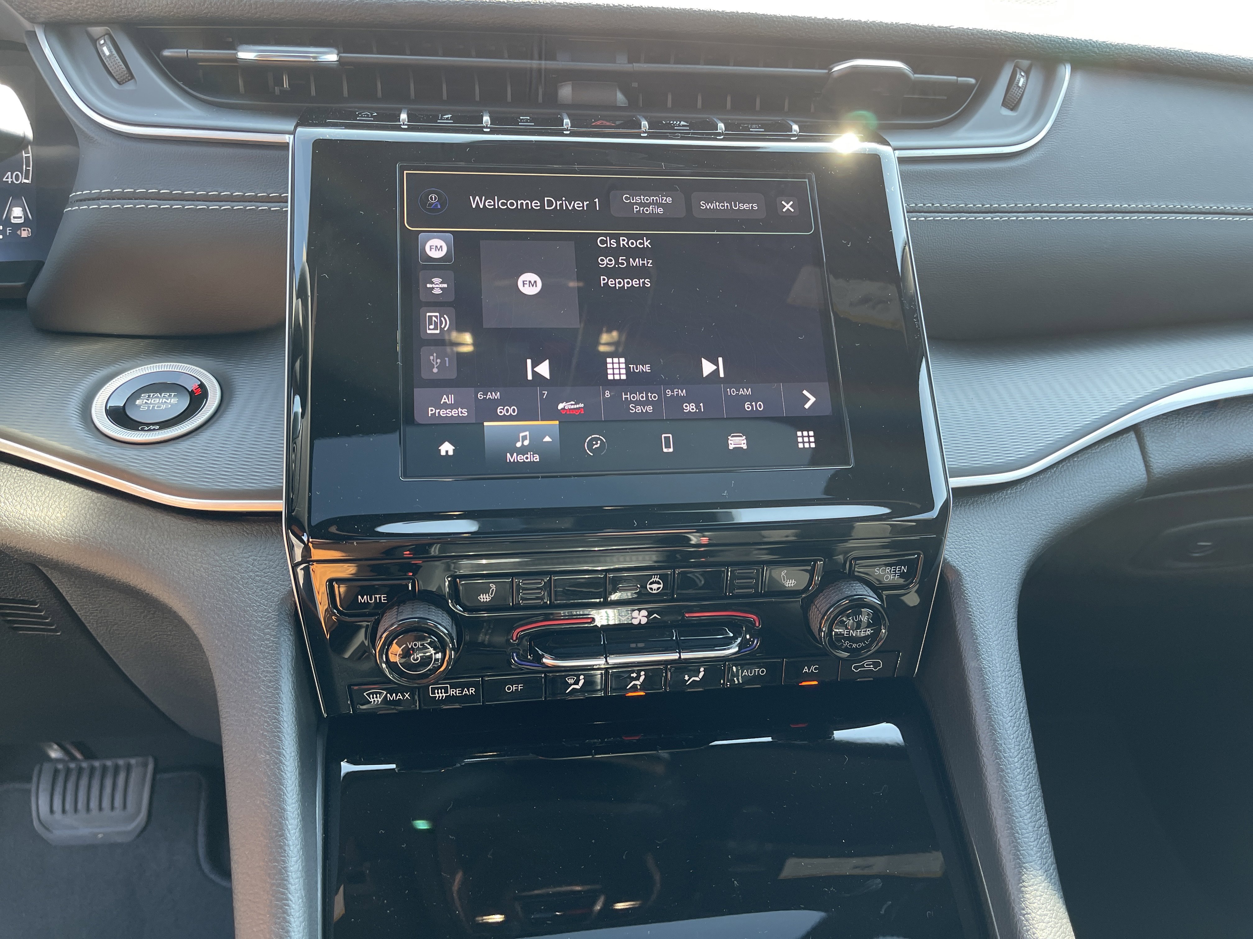 New 2025 Jeep Grand Cherokee L Altitude image 24