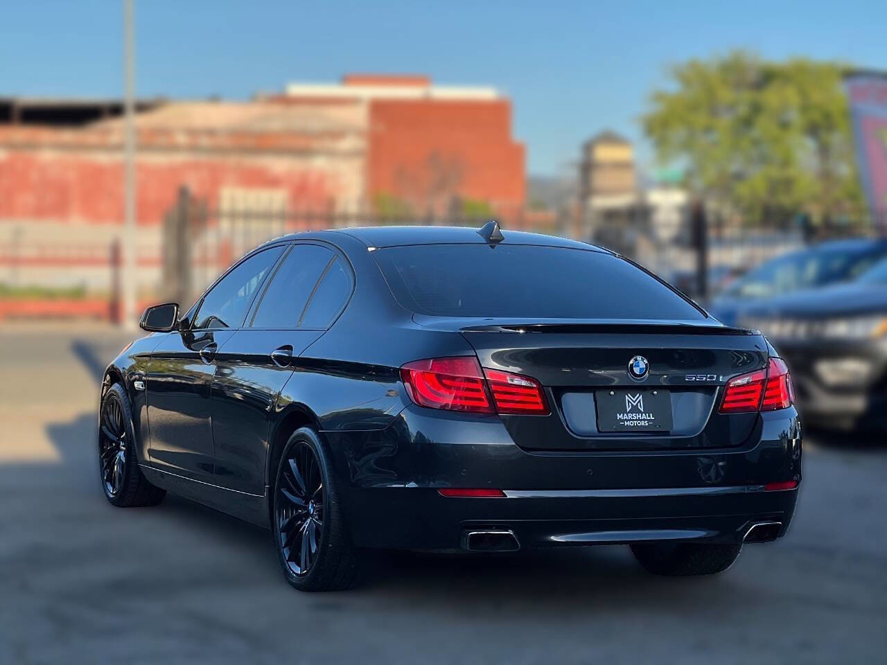 Used 2011 BMW 550i Sedan image 4