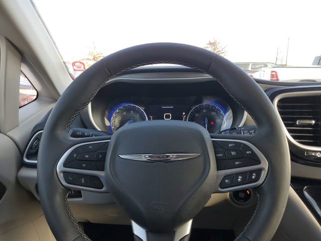 Used 2024 Chrysler Pacifica Touring-L FWD image 11