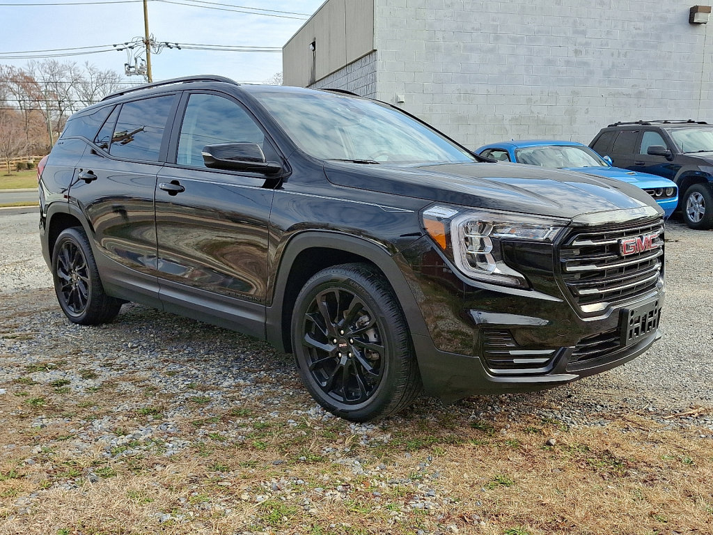 Used 2023 GMC Terrain SLE w/ Driver Convenience Package image 7
