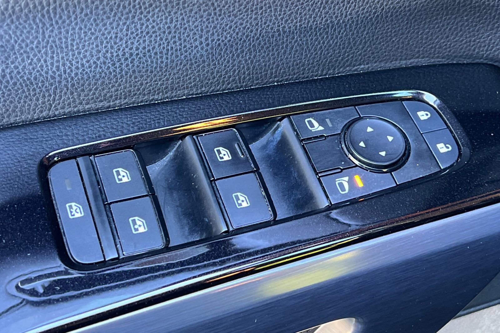 Used 2022 Nissan Pathfinder SL w/ Cargo Package FWD image 14
