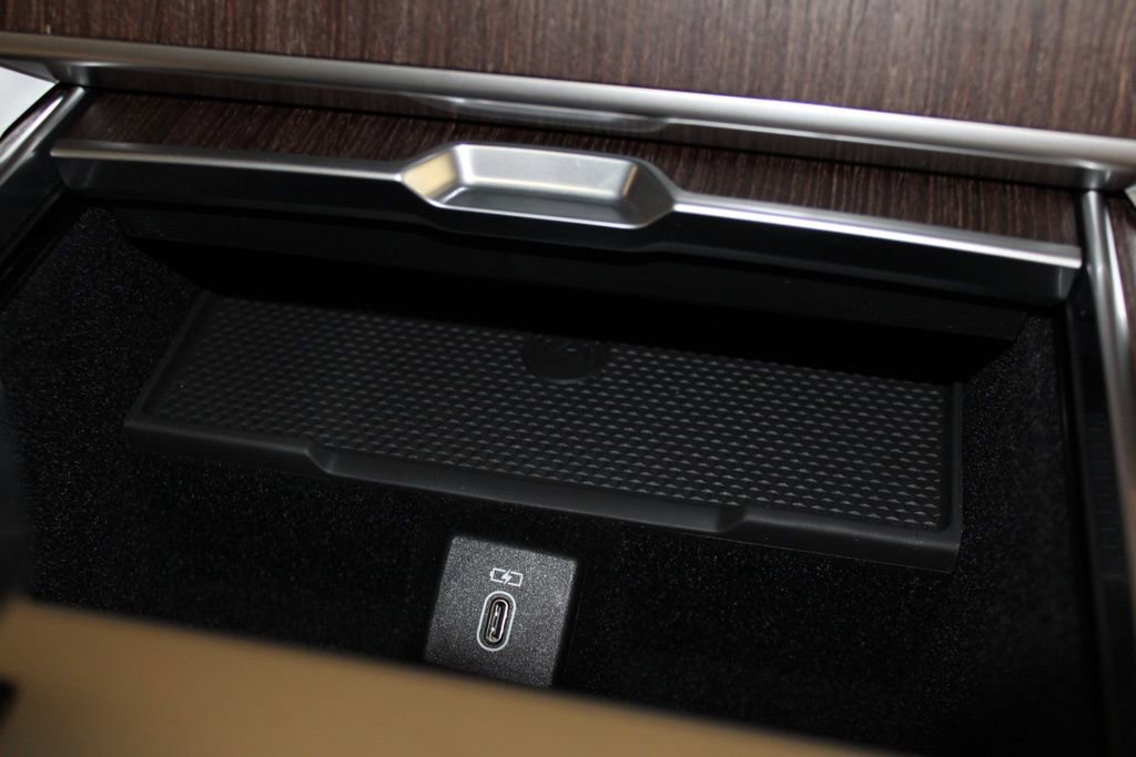 Used 2025 Land Rover Range Rover SE image 34