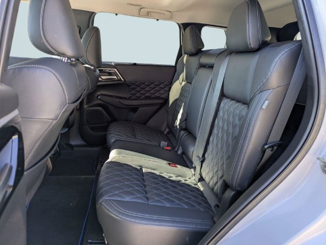 Used 2023 Mitsubishi Outlander SEL AWD/4WD image 15