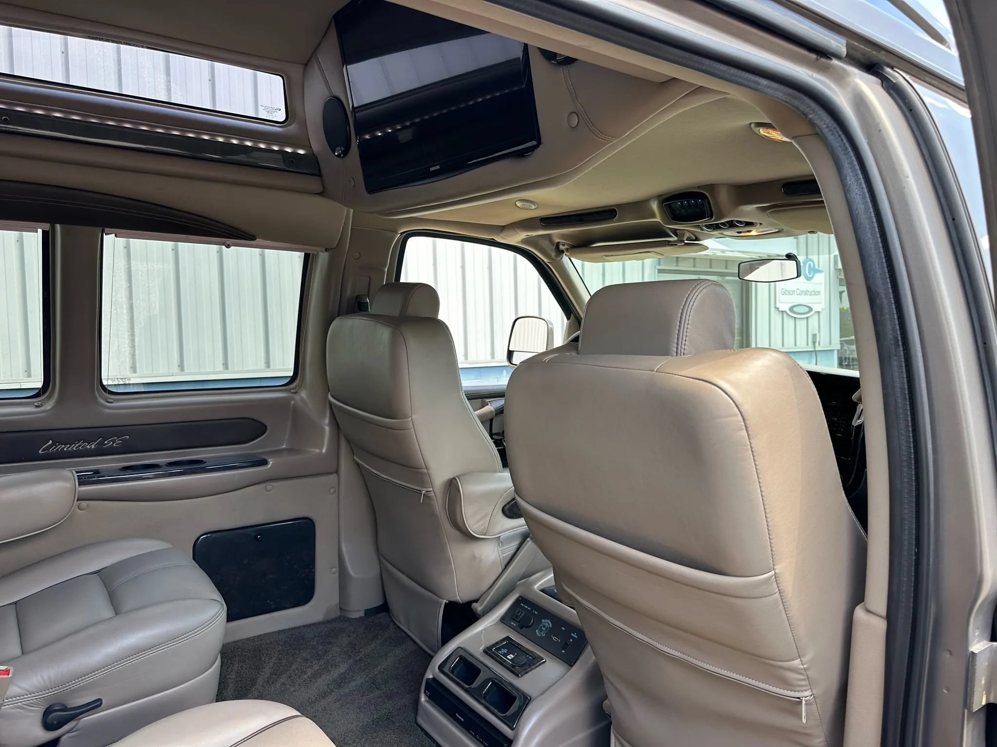 Used 2015 Chevrolet Express 2500 Extended RWD image 17