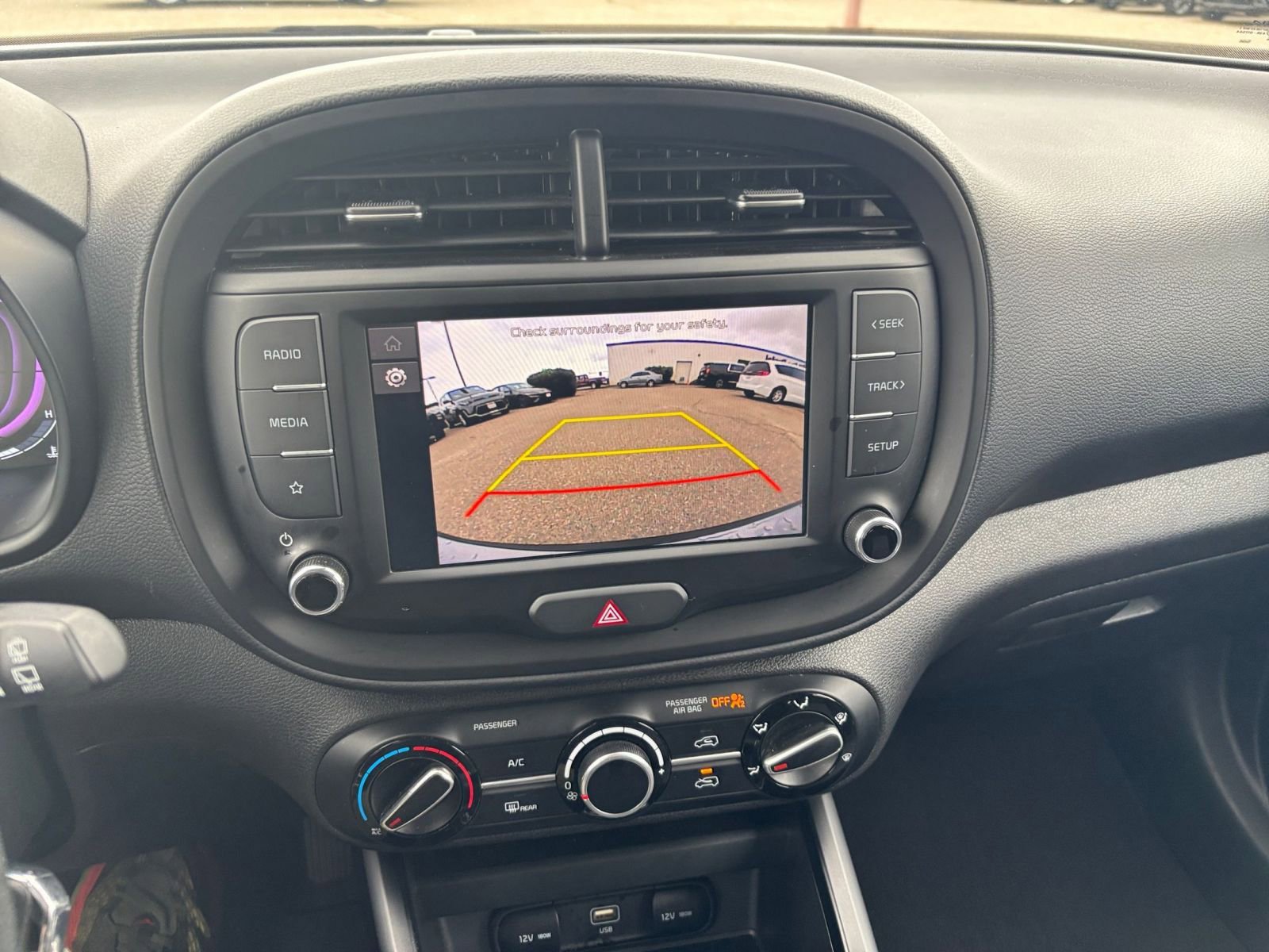 Used 2025 Kia Soul LX w/ LX Technology Package FWD image 24