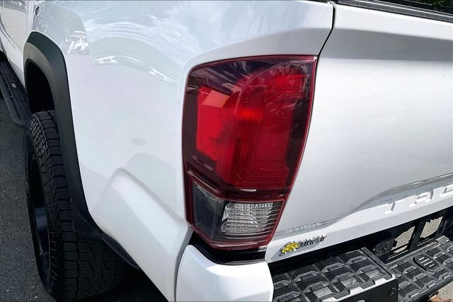 Used 2018 Toyota Tacoma TRD Off-Road w/ Technology Package AWD/4WD image 33