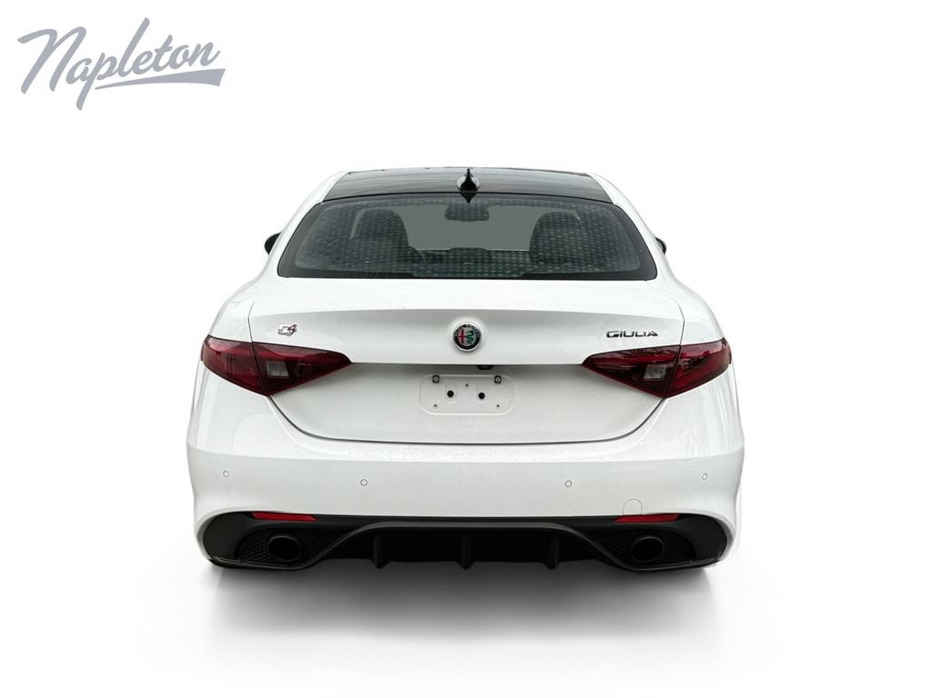 Used 2022 Alfa Romeo Giulia Veloce AWD/4WD image 4