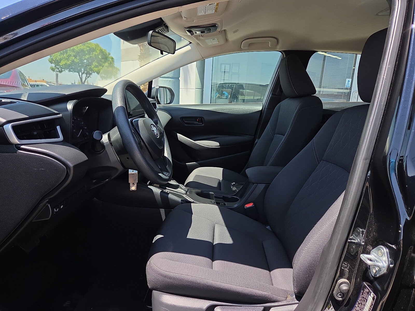Used 2025 Toyota Corolla LE FWD image 9