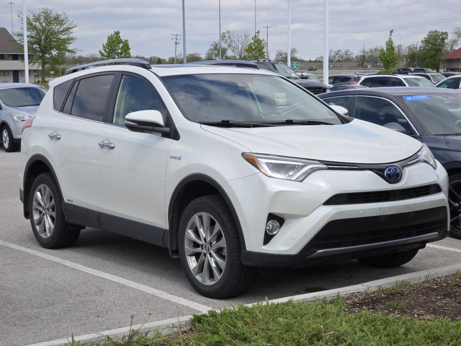 Used 2017 Toyota RAV4 Limited w/ Advanced Technology Package AWD/4WD image 2