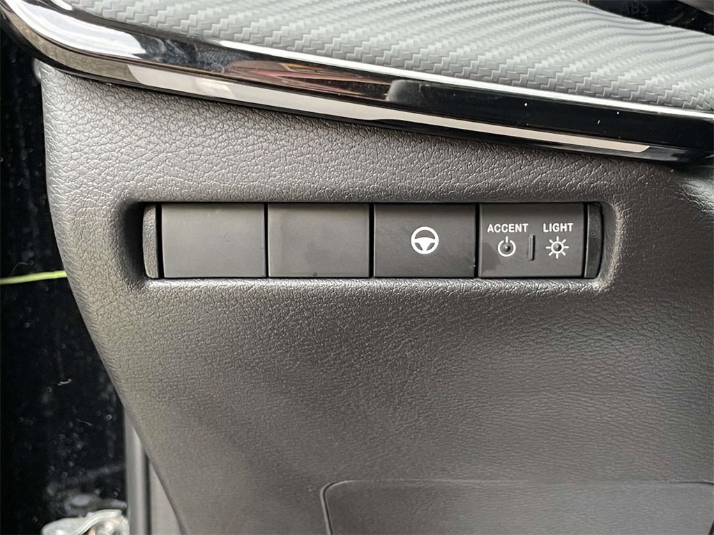 Certified 2025 Nissan Kicks SR w/ Illumination Package image 18