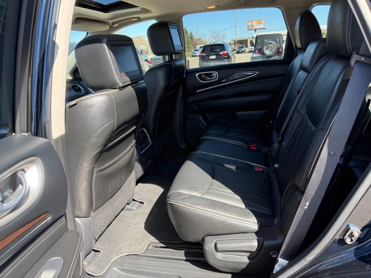 Used 2017 INFINITI QX60 Luxe w/ Deluxe Technology Package AWD/4WD image 11