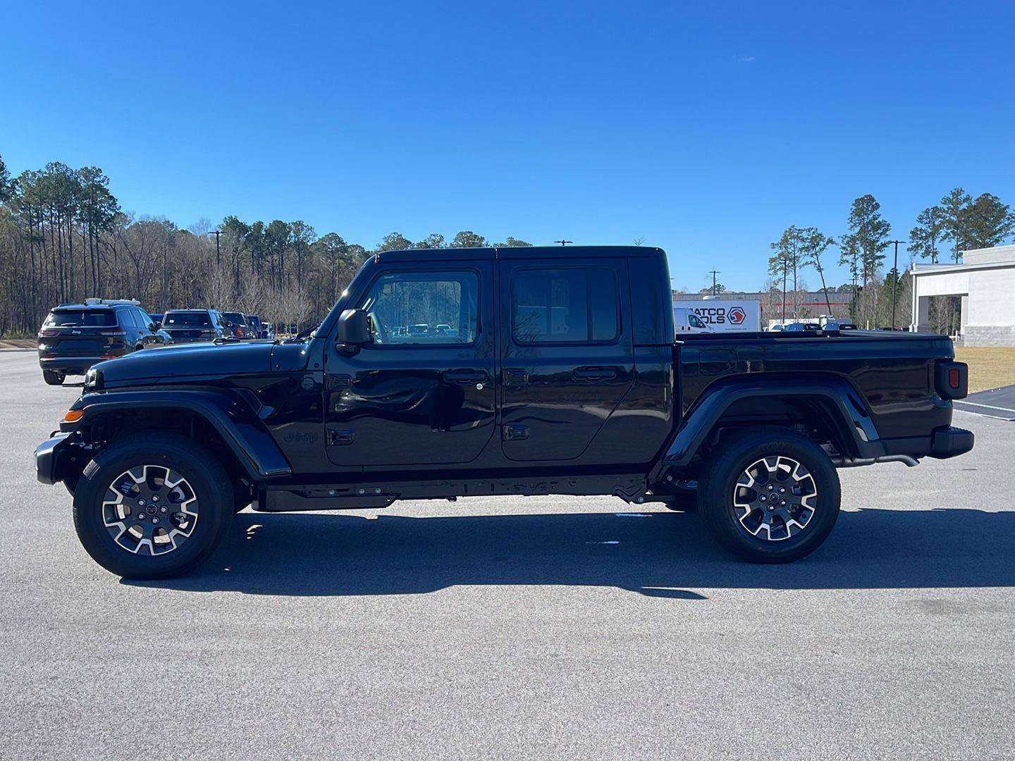 New 2026 Jeep Gladiator Sport AWD/4WD image 4