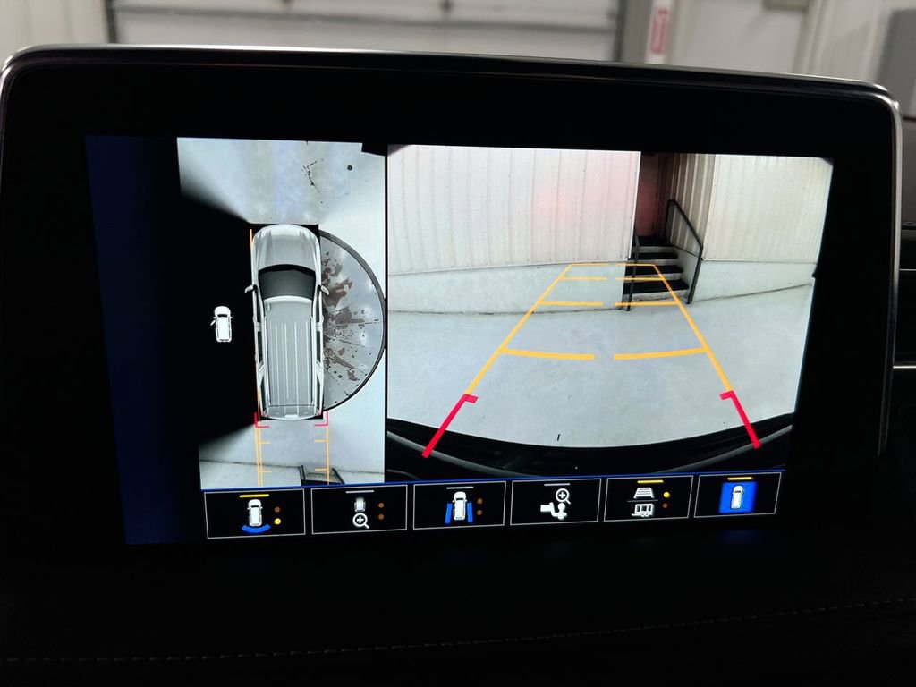 Used 2022 Chevrolet Suburban Z71 w/ Luxury Package image 11