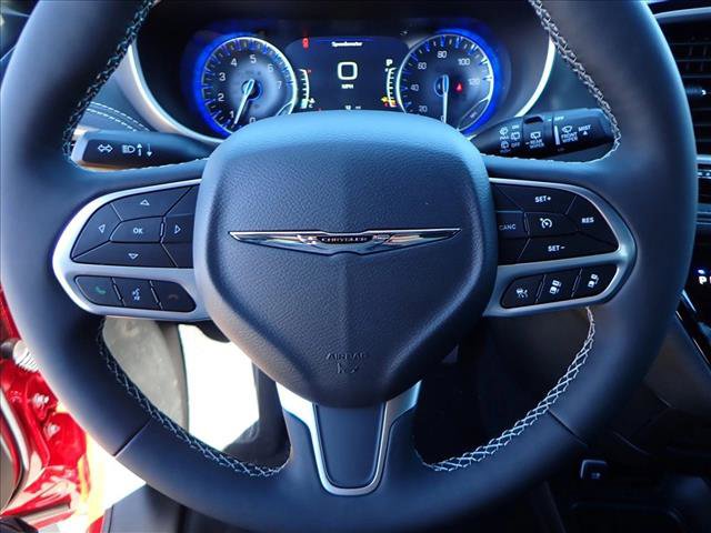 New 2026 Chrysler Pacifica Select AWD/4WD image 16