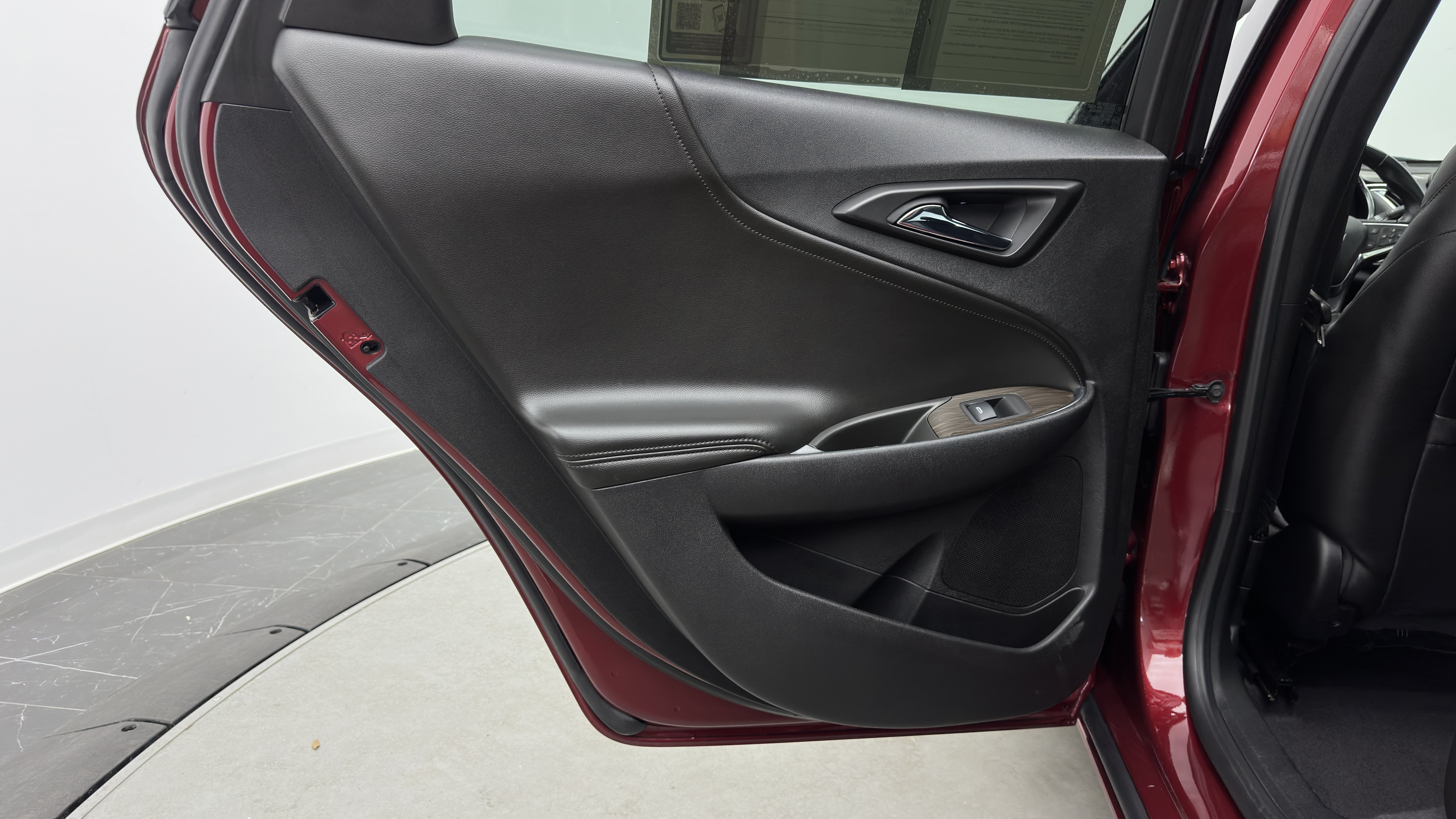 Used 2018 Chevrolet Malibu Premier w/ Premier Sun and Wheel Package FWD image 27