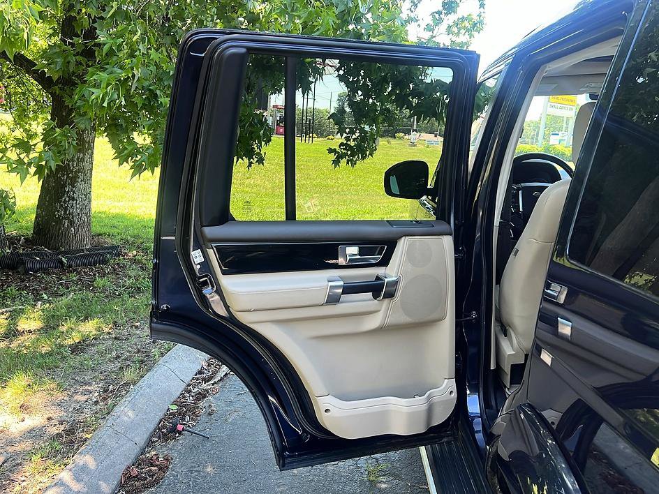 Used 2016 Land Rover LR4 HSE AWD/4WD image 27