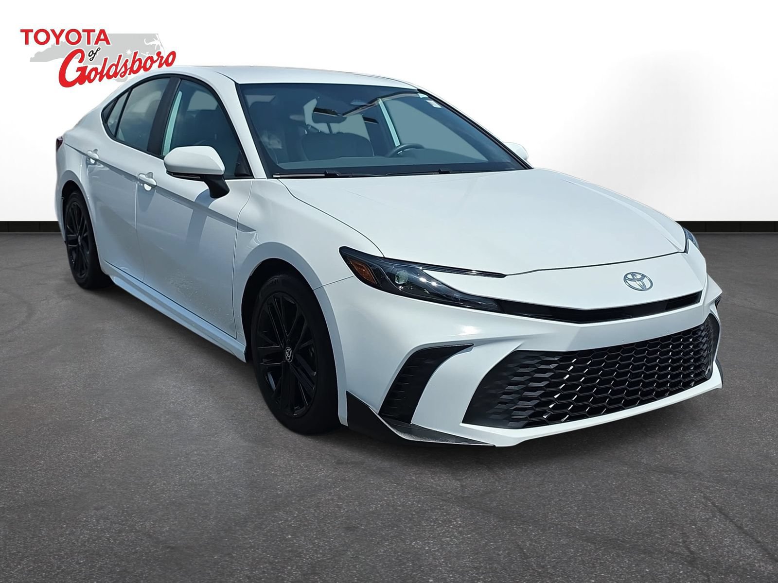Used 2026 Toyota Camry SE FWD image 3