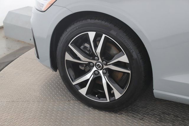 Used 2025 Volvo S60 B5 Core AWD/4WD image 13