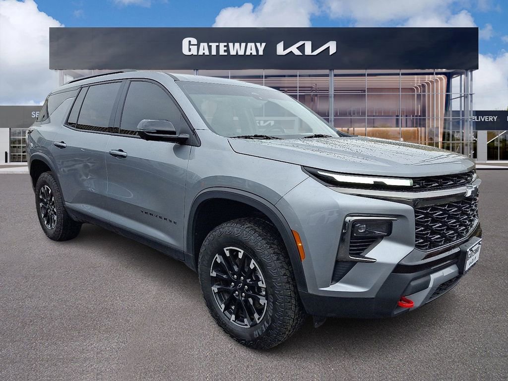 Used 2025 Chevrolet Traverse Z71 w/ Driver Confidence Package image 1