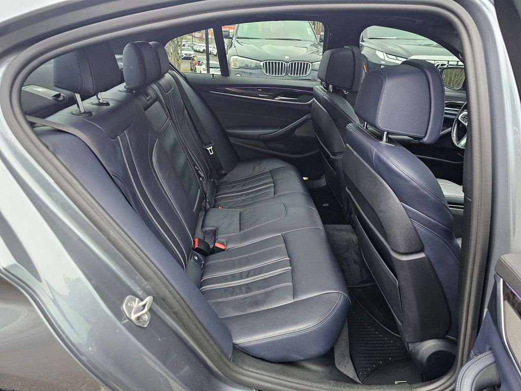 Used 2018 BMW M550i xDrive image 27