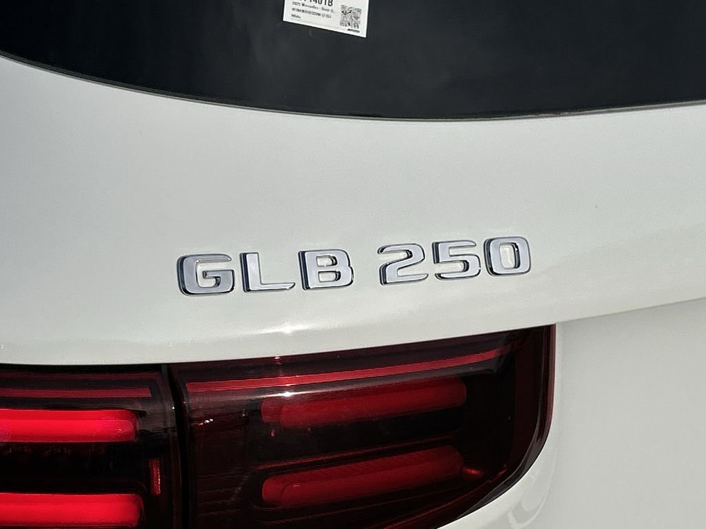 Used 2025 Mercedes-Benz GLB 250 4MATIC image 31