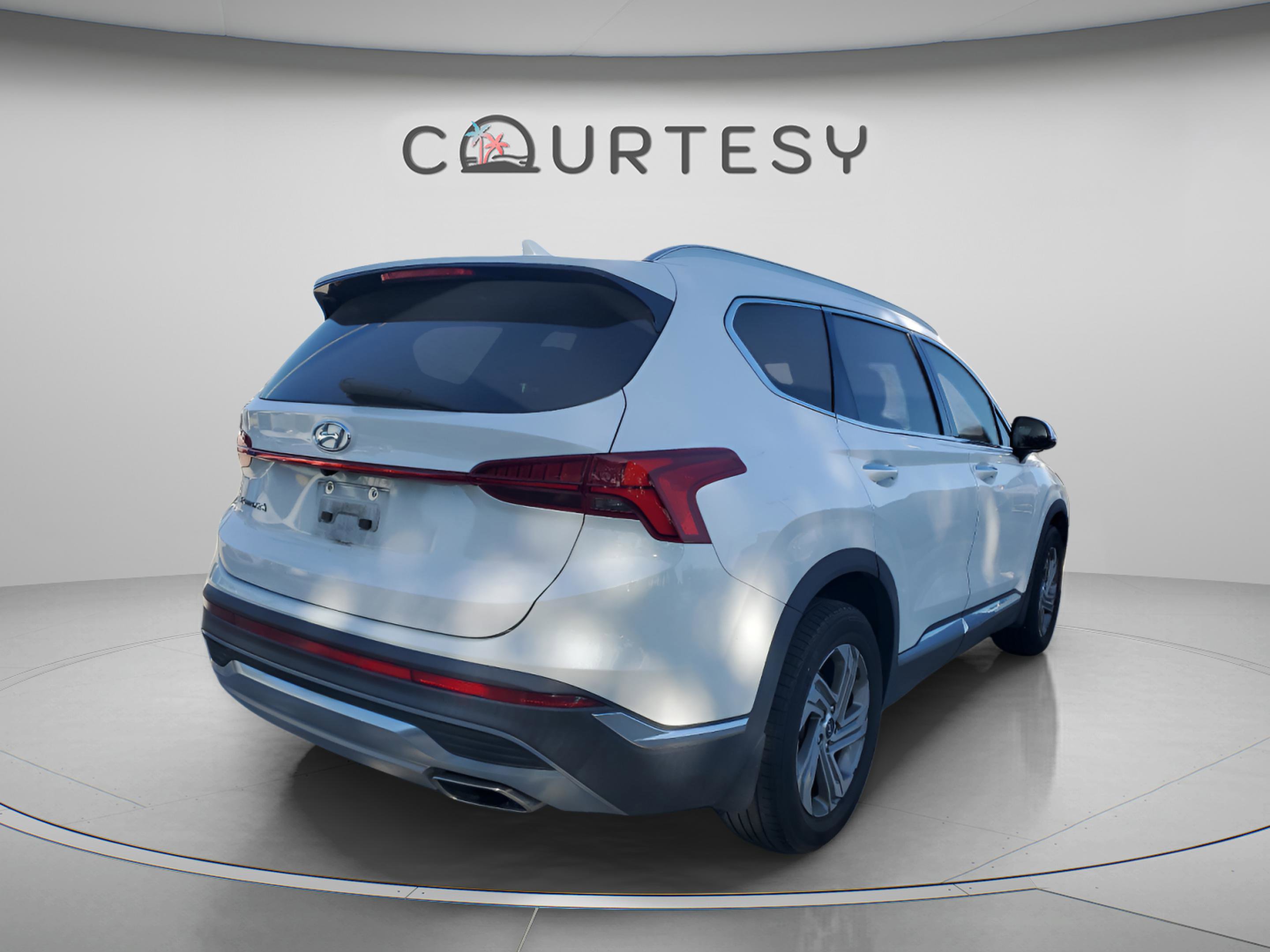 Used 2022 Hyundai Santa Fe SEL w/ Convenience + Premium Package FWD image 3