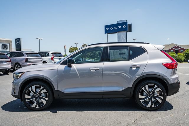 New 2026 Volvo XC40 B5 Plus w/ Climate Package AWD/4WD image 4