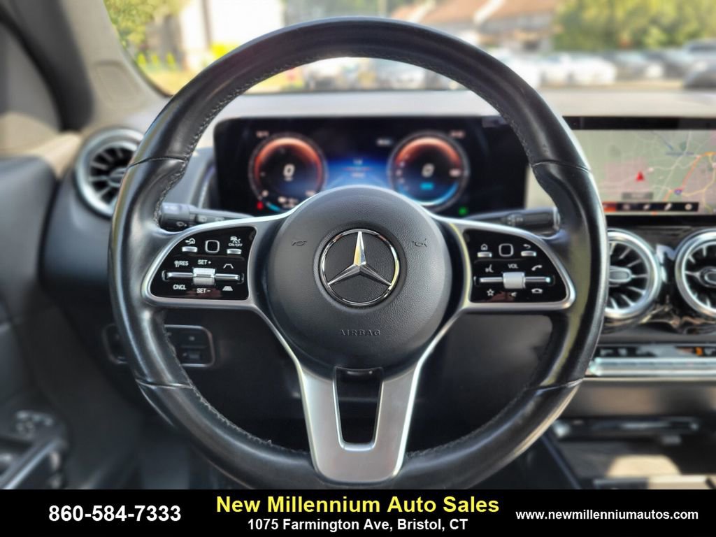 Used 2022 Mercedes-Benz EQB 350 4MATIC image 27