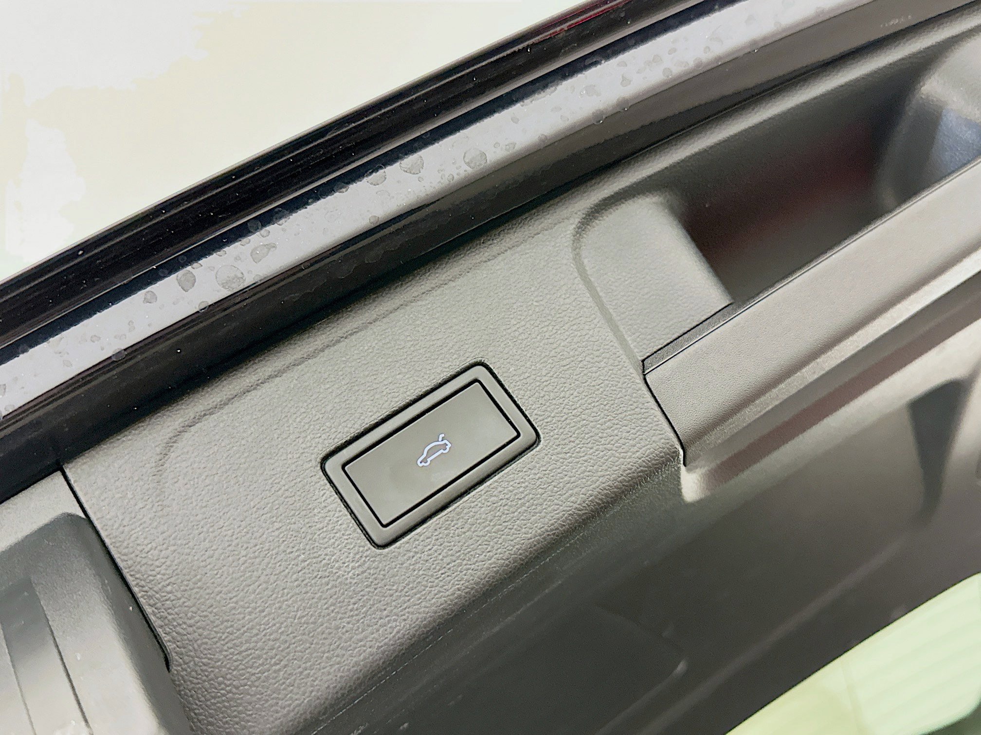 Used 2025 Volkswagen Atlas SE image 31