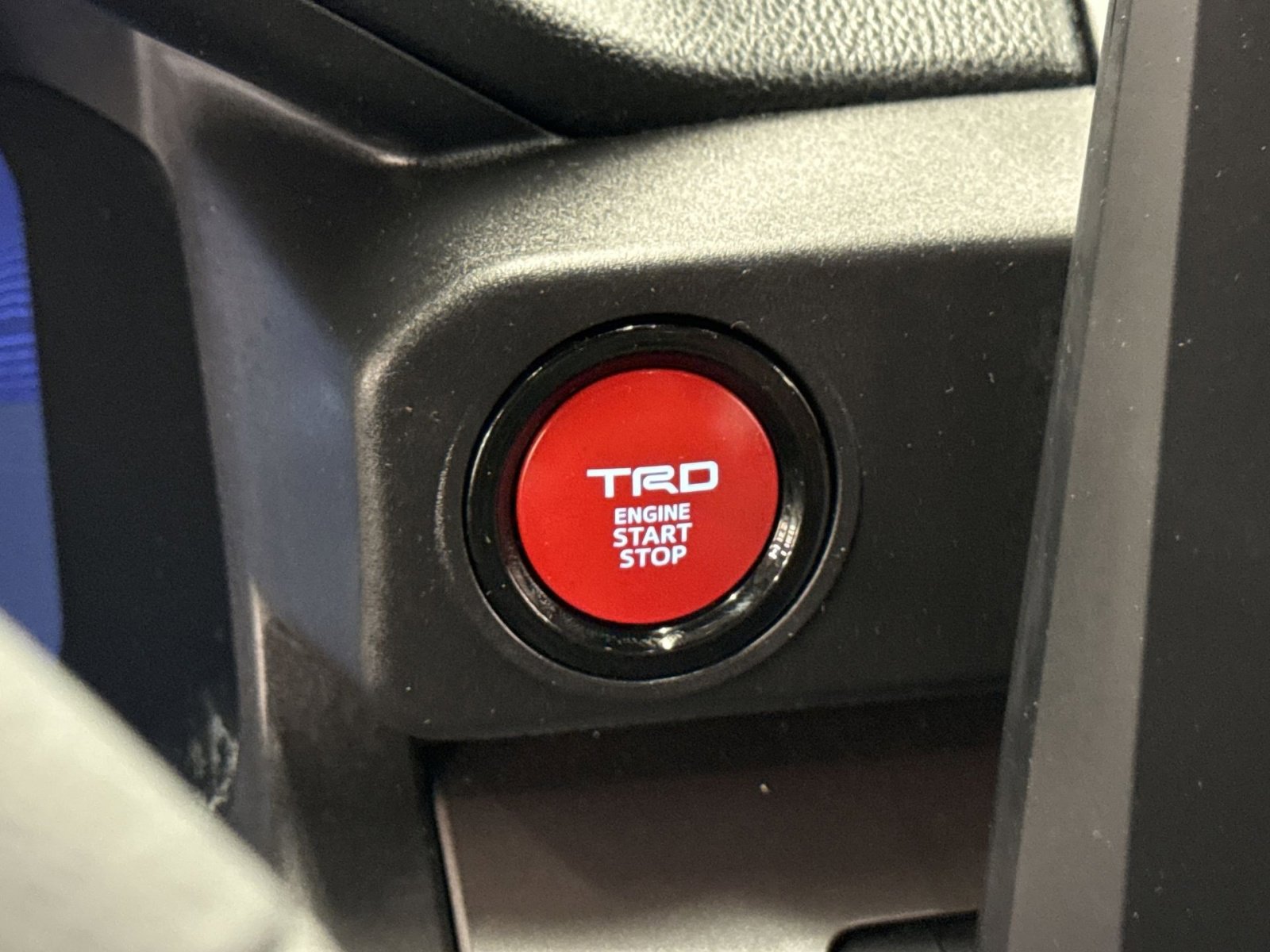 Used 2025 Toyota Tacoma TRD Off-Road w/ TRD Off Road Upgrade Package AWD/4WD image 36