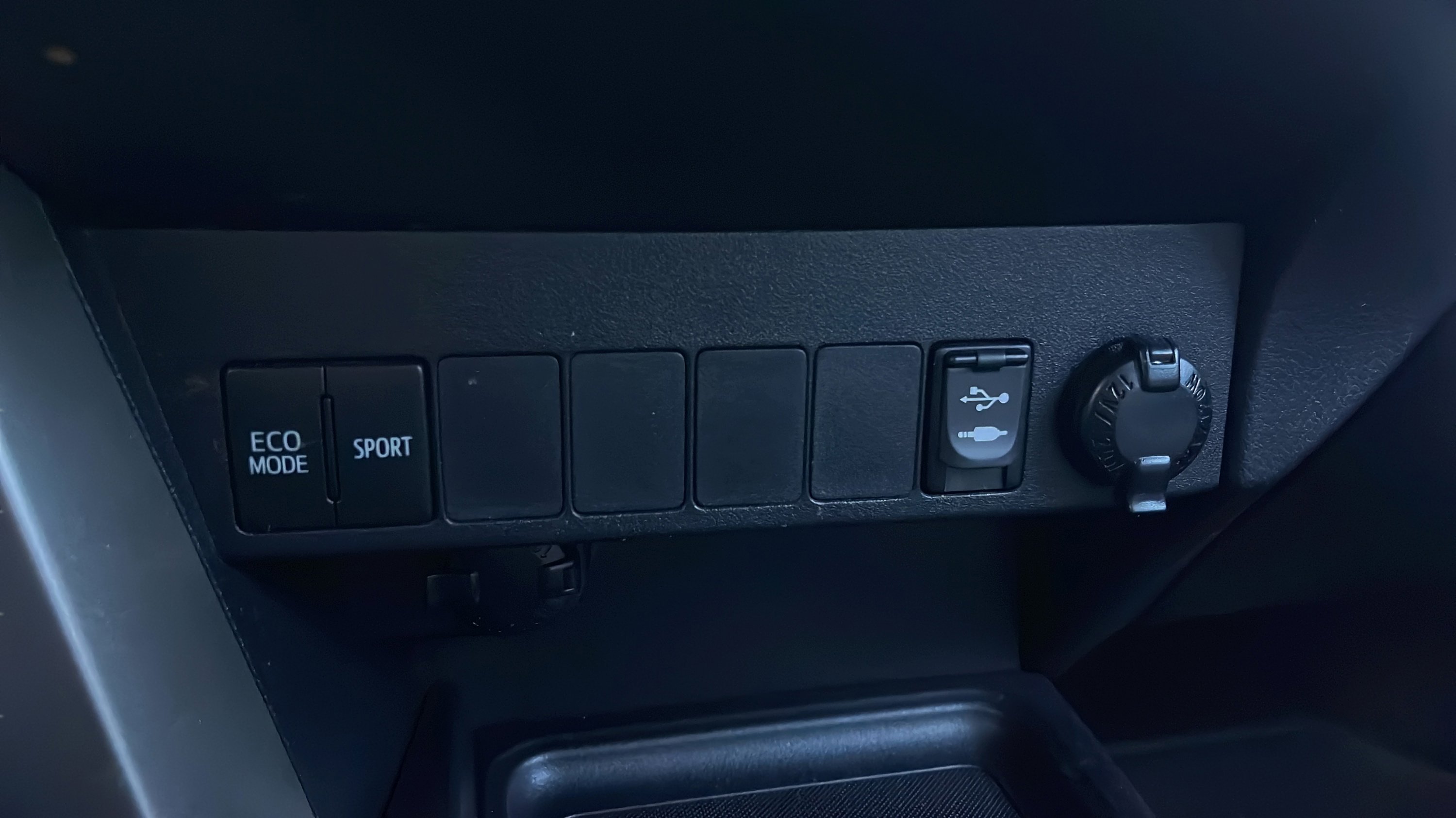 Used 2015 Toyota RAV4 XLE AWD/4WD image 19