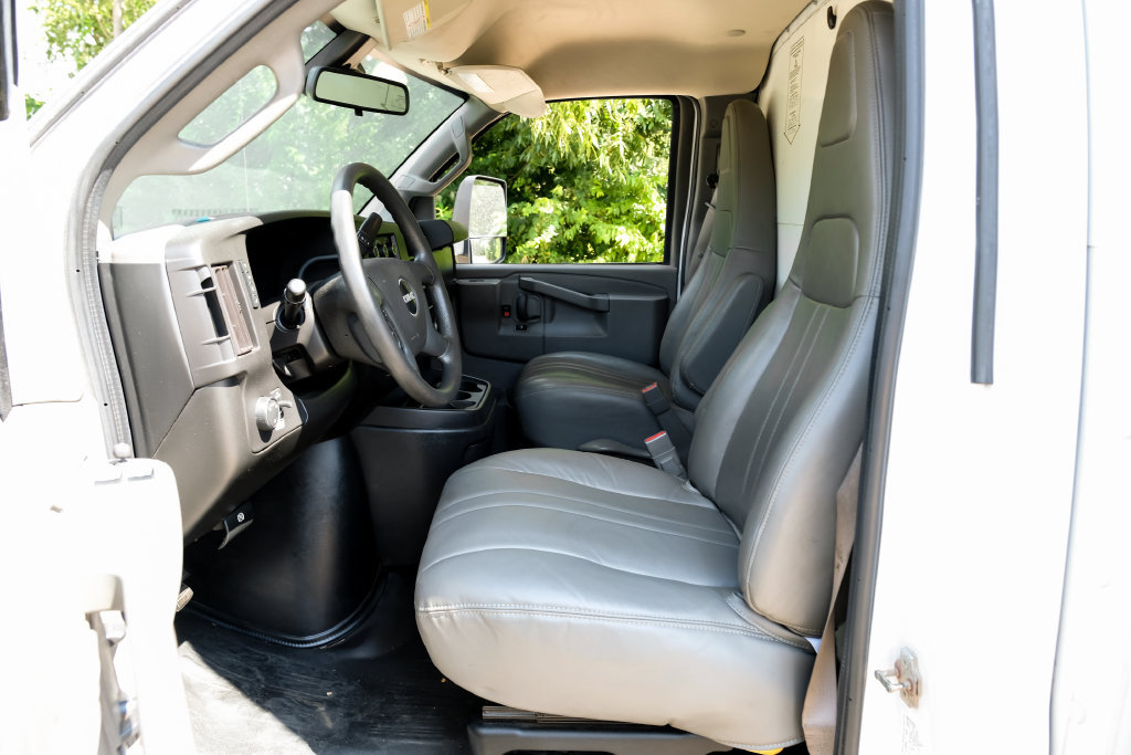 Used 2021 GMC Savana 3500 Extended w/ Power Convenience Package RWD image 4