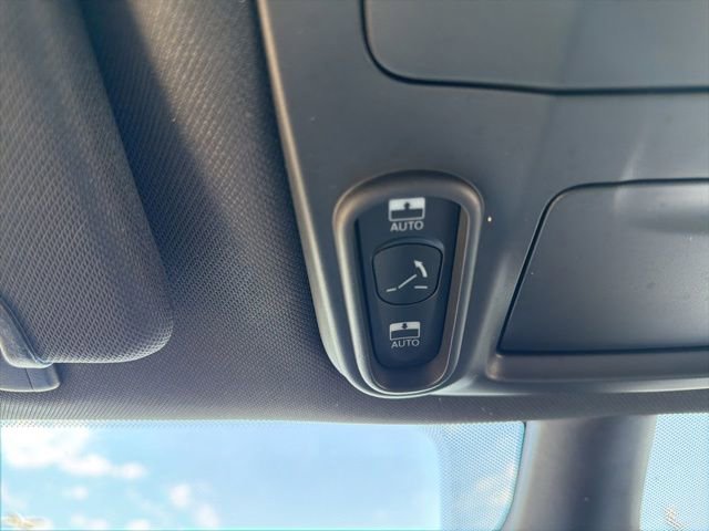 Used 2026 Chrysler Pacifica Limited FWD image 27