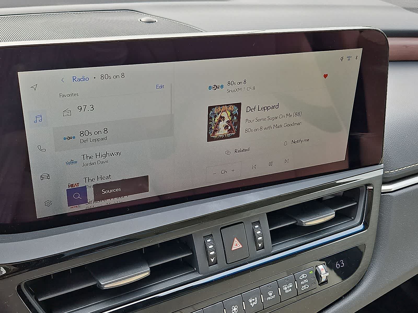 Used 2025 Lexus ES 300h w/ Premium Package FWD image 19