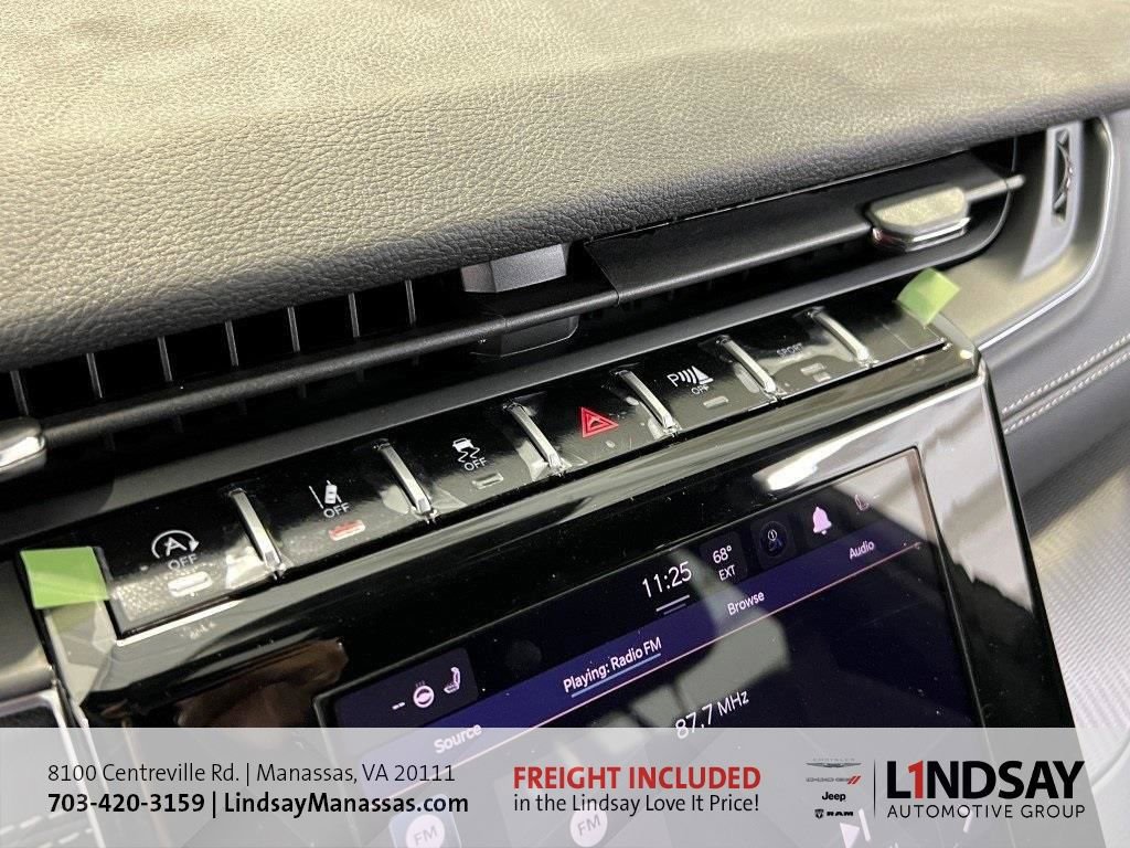 New 2025 Jeep Grand Cherokee Laredo w/ Luxury Tech Group I image 32