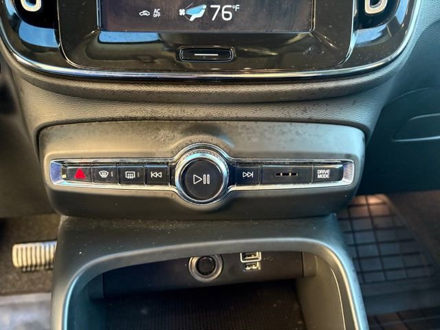 Used 2021 Volvo XC40 T4 Momentum w/ Protection Package Premier image 15