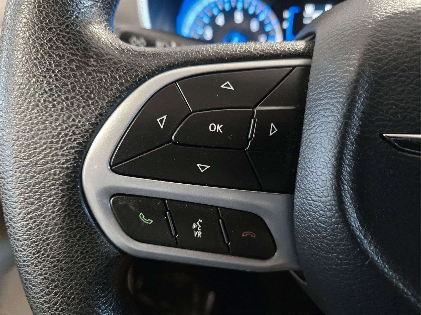 Used 2019 Chrysler Pacifica L FWD image 18