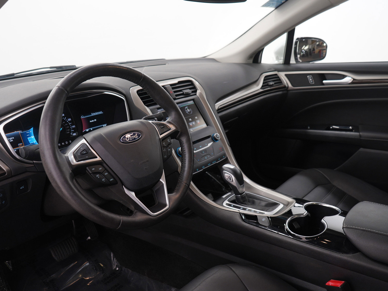 Used 2015 Ford Fusion SE w/ Equipment Group 202A image 23