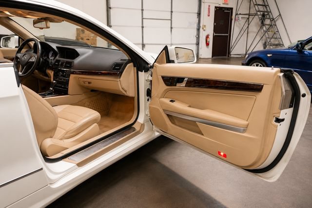 Used 2011 Mercedes-Benz E 550 Coupe image 21