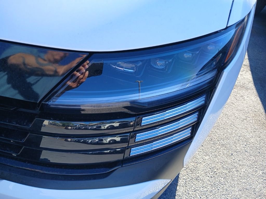 Certified 2025 Nissan Kicks SV FWD image 2