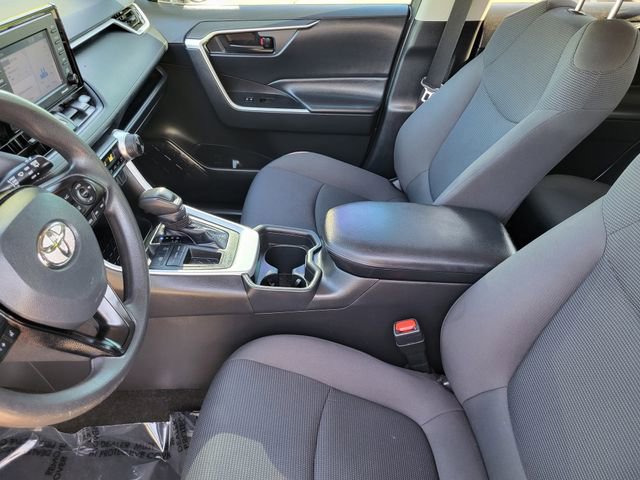 Used 2020 Toyota RAV4 LE image 18