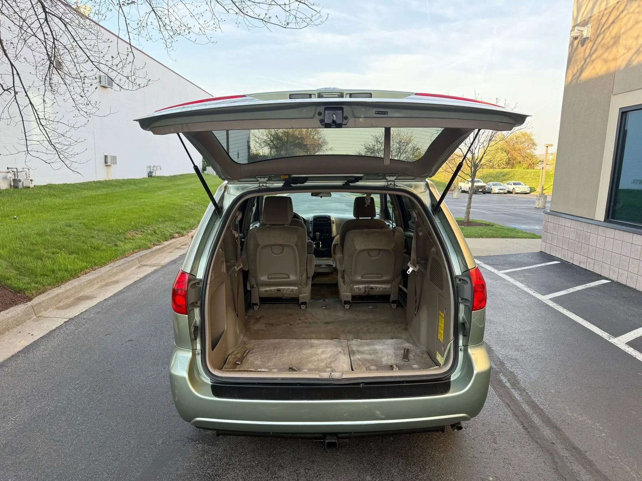 Used 2010 Toyota Sienna LE image 25