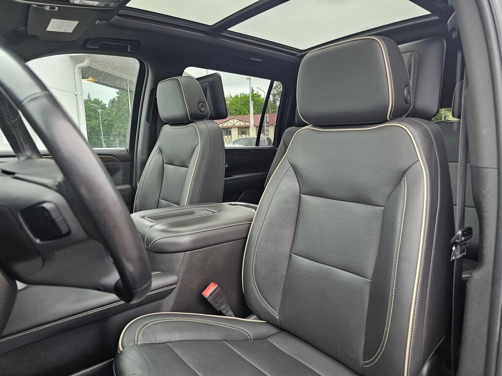 Used 2021 Chevrolet Suburban Premier AWD/4WD image 24