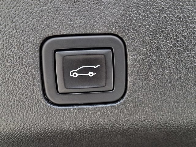 Used 2023 Chevrolet Suburban LT RWD image 24