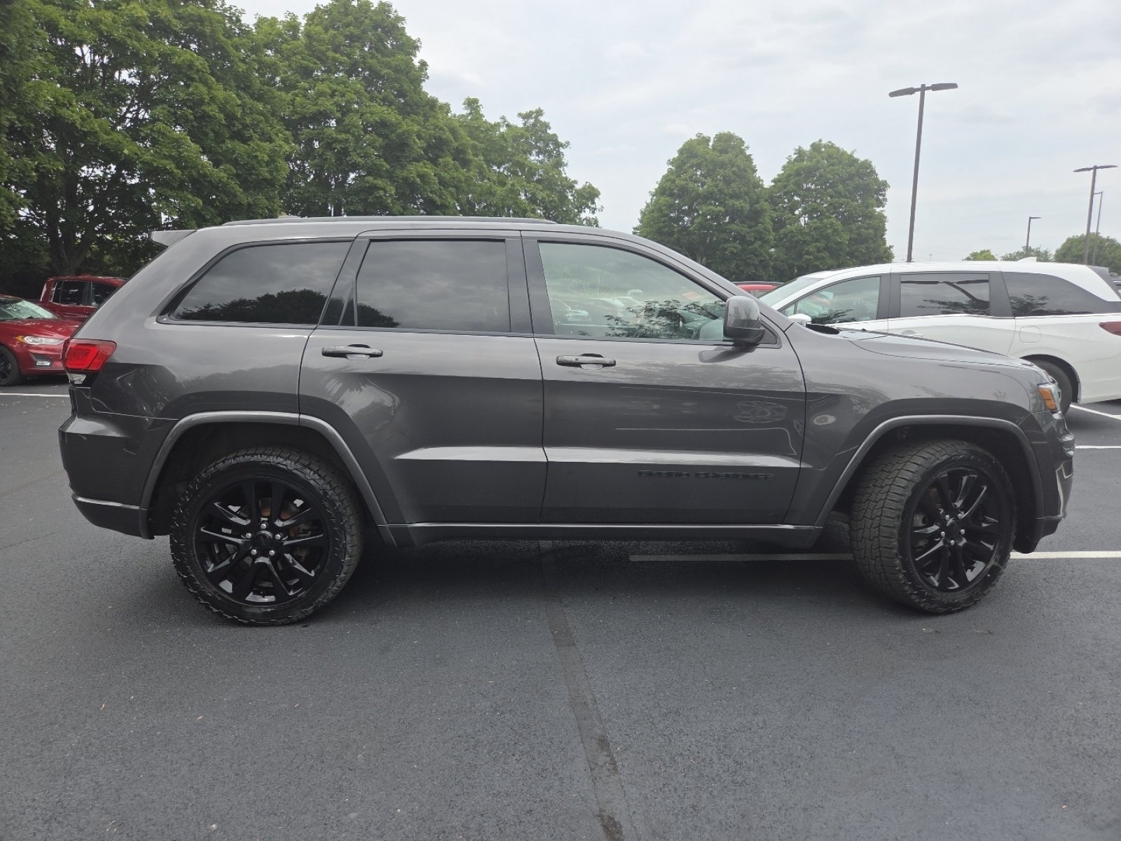 Used 2019 Jeep Grand Cherokee Altitude AWD/4WD image 22