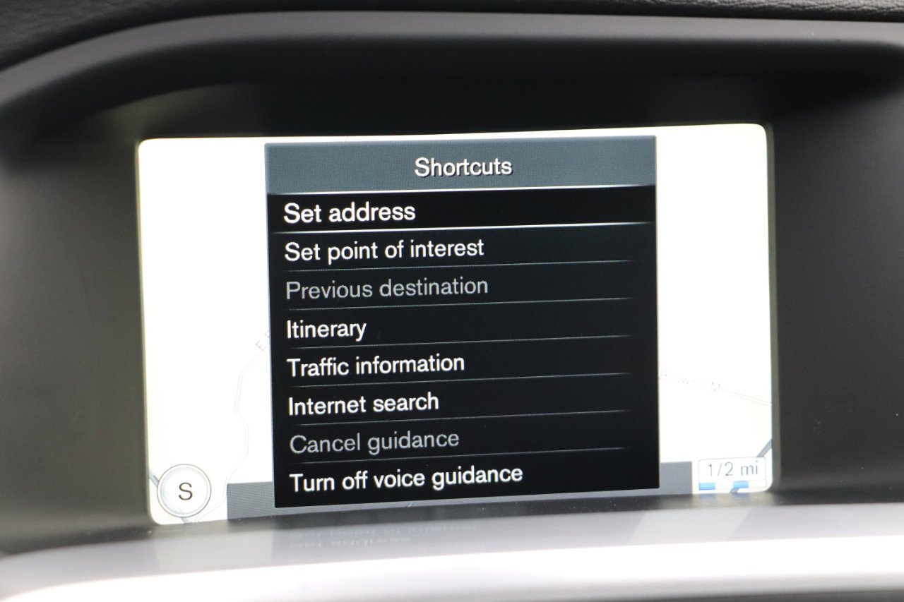 Used 2017 Volvo V60 T5 Cross Country w/ Climate Package image 18