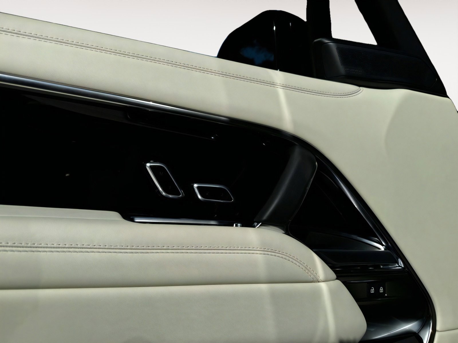 New 2025 Land Rover Range Rover SE image 8