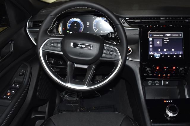 New 2025 Jeep Grand Cherokee Altitude image 13